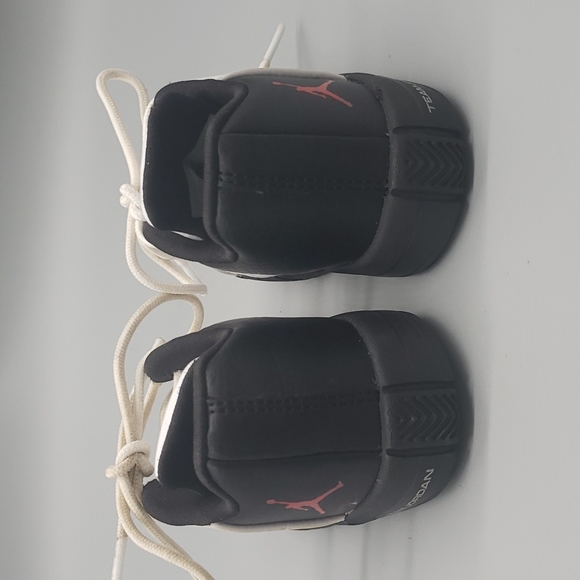 Nike Boys Air Jordan TE 2 Low White Black Basketball Shoes Size 5C - Picture 3 of 6